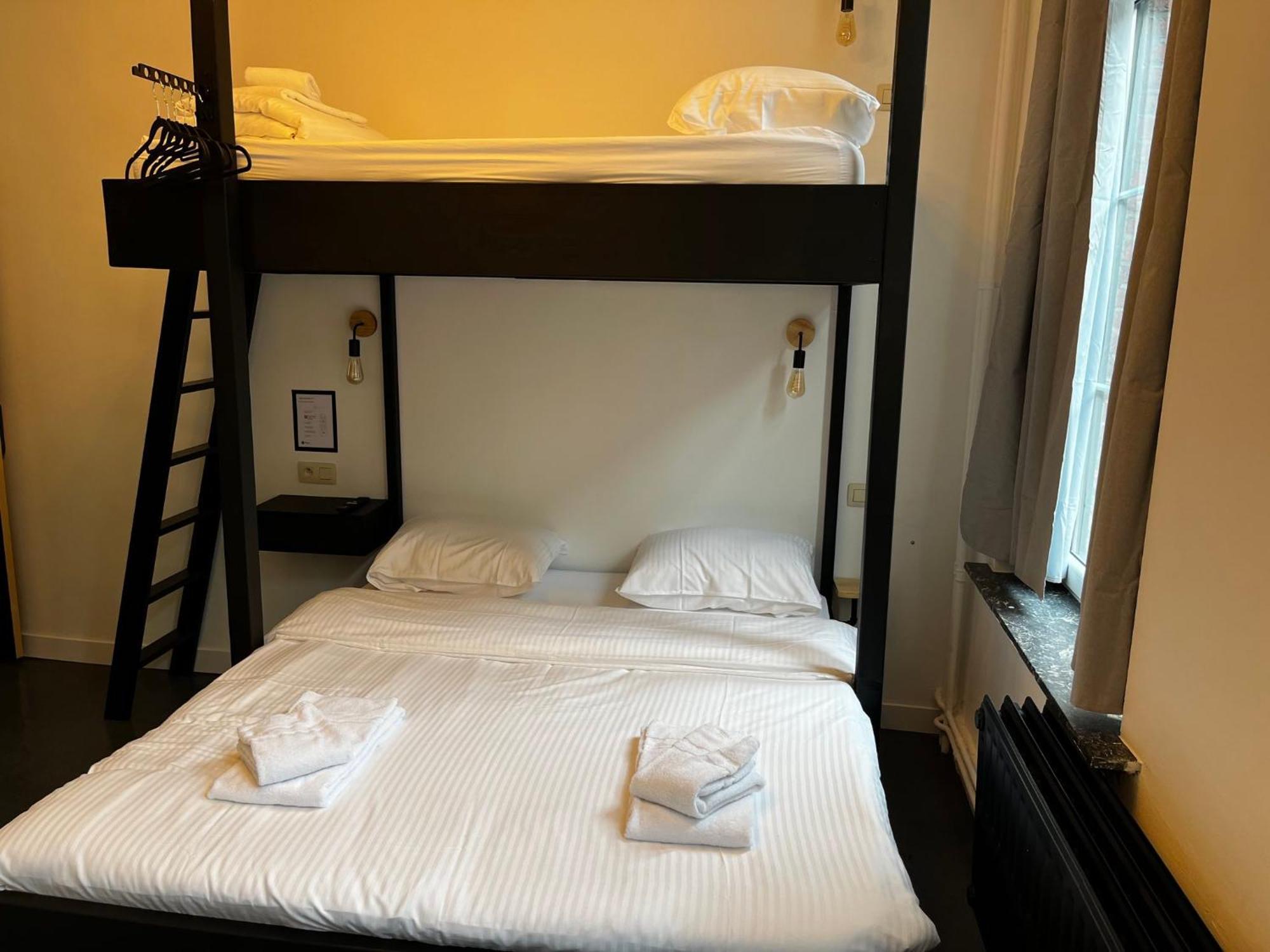 Hotel Bed Pepin *